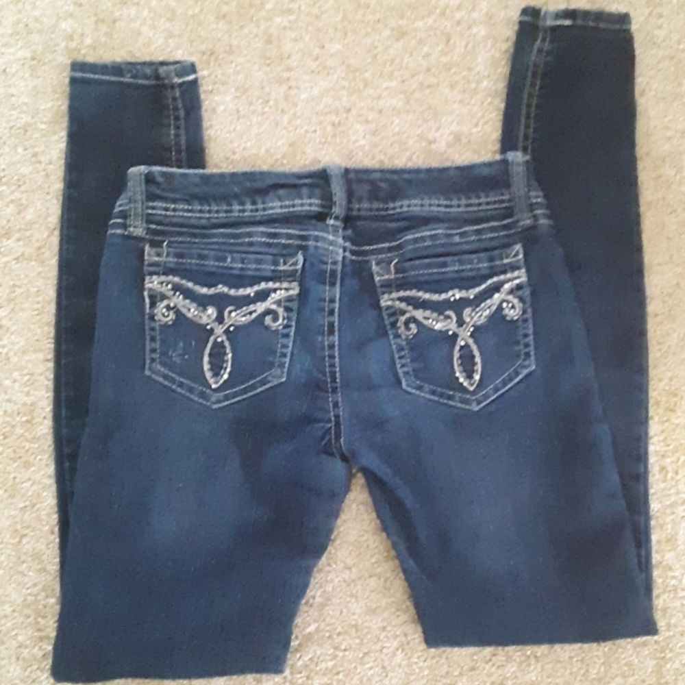 Wallflower jeans..skinny legs..size 7